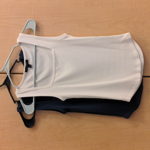 Banana Republic tanks 🛍️BOGO $10 Items - Picture 2 of 6